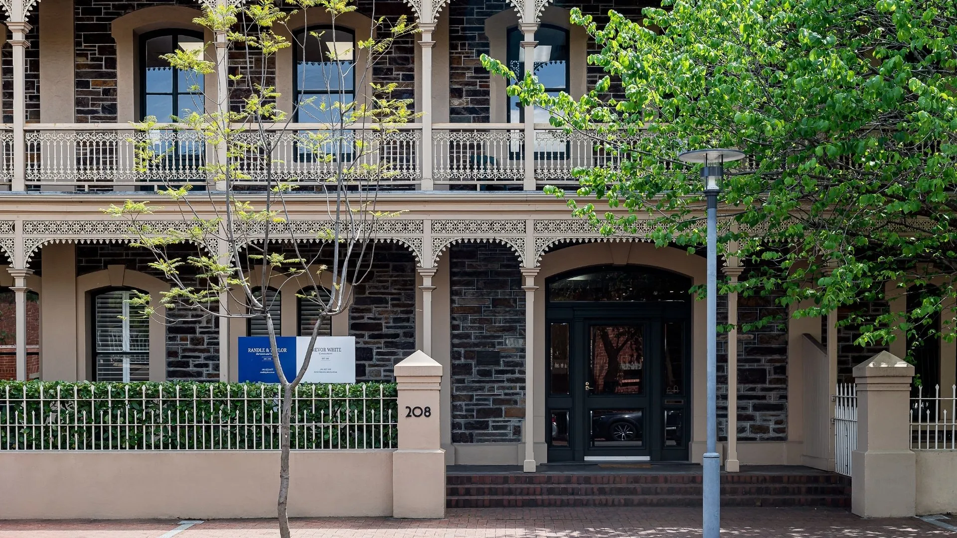 Adelaide conveyancer preparing a commercial lease agreement